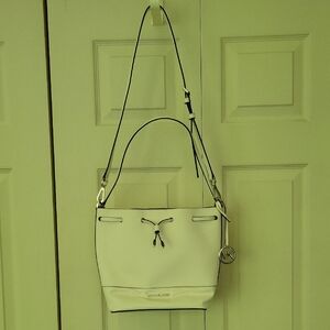 Michael Kors Trista Bucket Cream Shoulder Bag